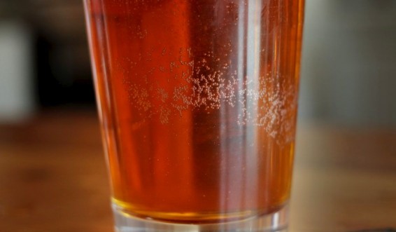Beer Clean Glassware: Side Bubbles